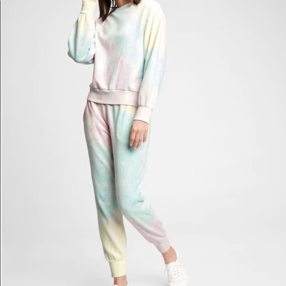GAP 🌈  Unicorn Tie-Dye jogger set size Small